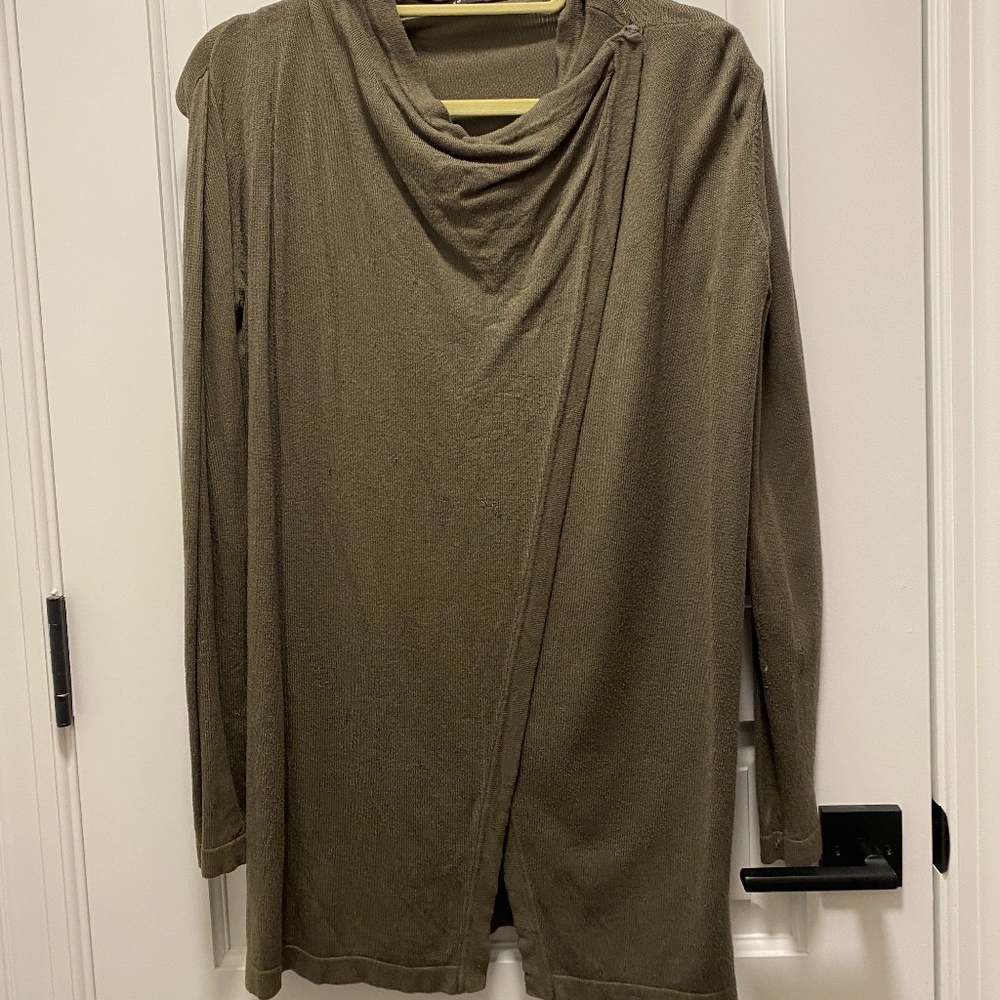 Green M by Mencoino Wrap sweater EUC